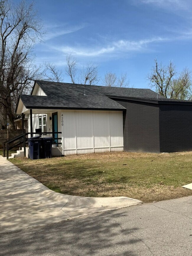 Building Photo - 4200 NW 15th St