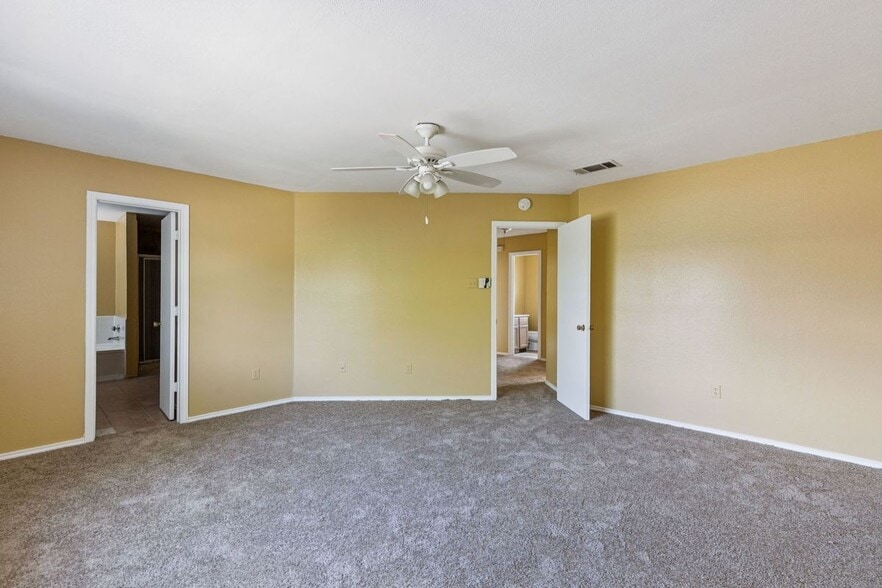 Building Photo - 12719 Bluffview Dr