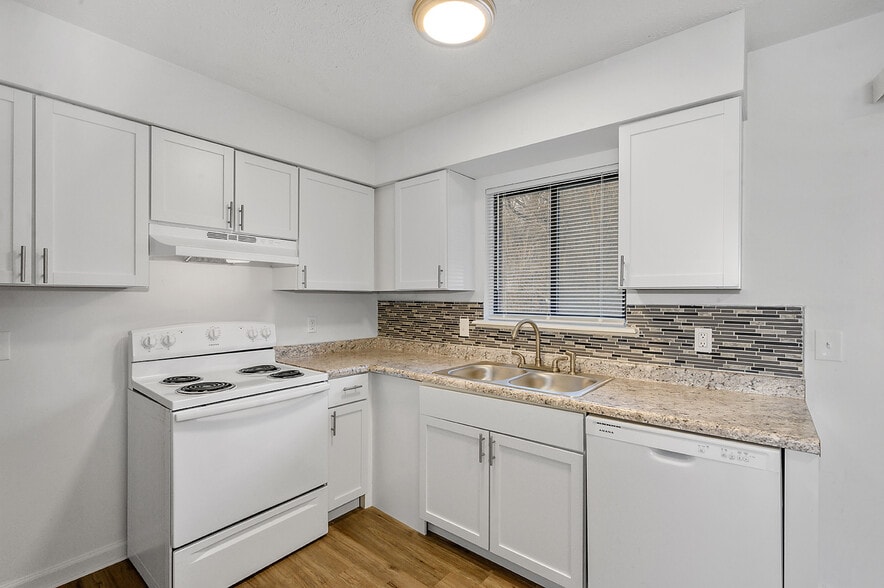 Building Photo - 4607 Waynedale Cir