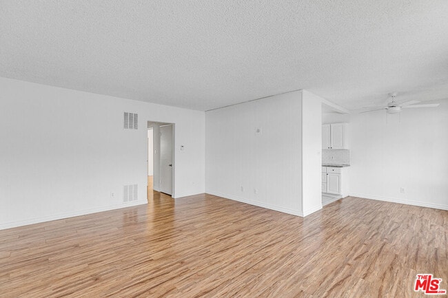 Primary Photo - 1800 N Harvard Blvd