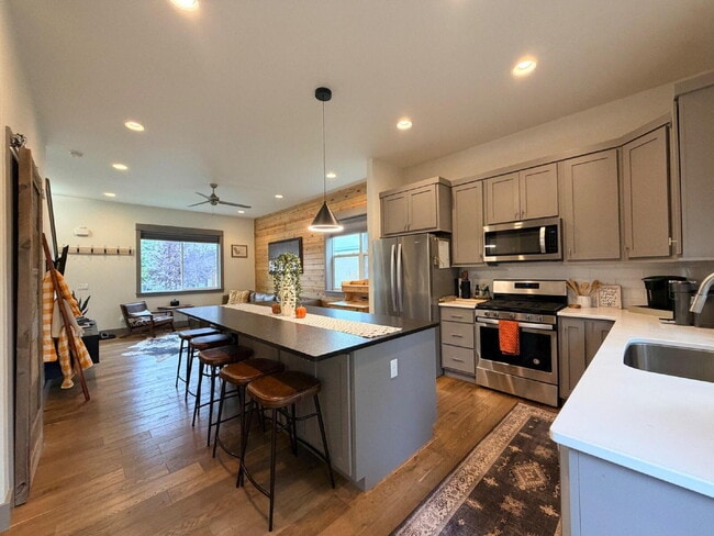 Building Photo - Gorgeous and Quiet 3 Bed 2.5 Bath Home in Railway Lofts & Cottages With Gallatin River Access!! M...