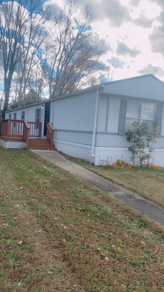 Building Photo - 7720 N Hen Peck Rd