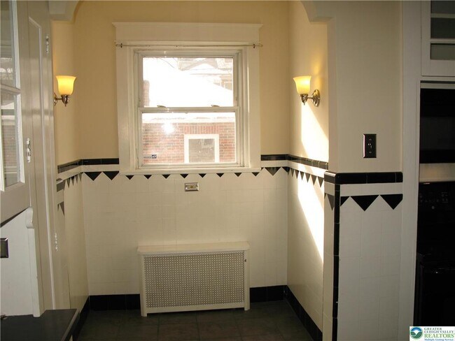 Building Photo - 520 N Muhlenberg St