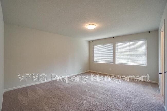 Building Photo - 11603 NE 138th Ave