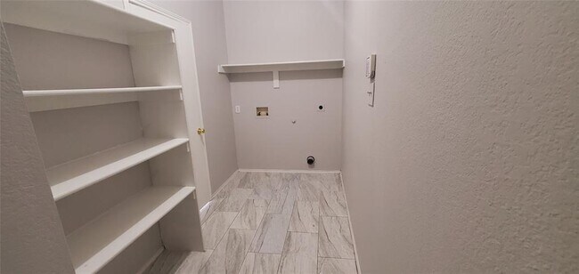 Building Photo - 2101 Sterling Ln