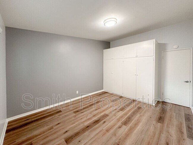 Building Photo - 2204 Carnegie Ln