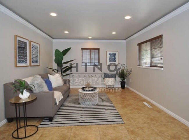 Building Photo - 174 Claybourne Ave S