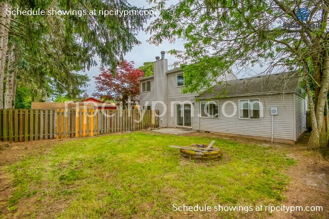 Building Photo - 2452 SE 9th Ct