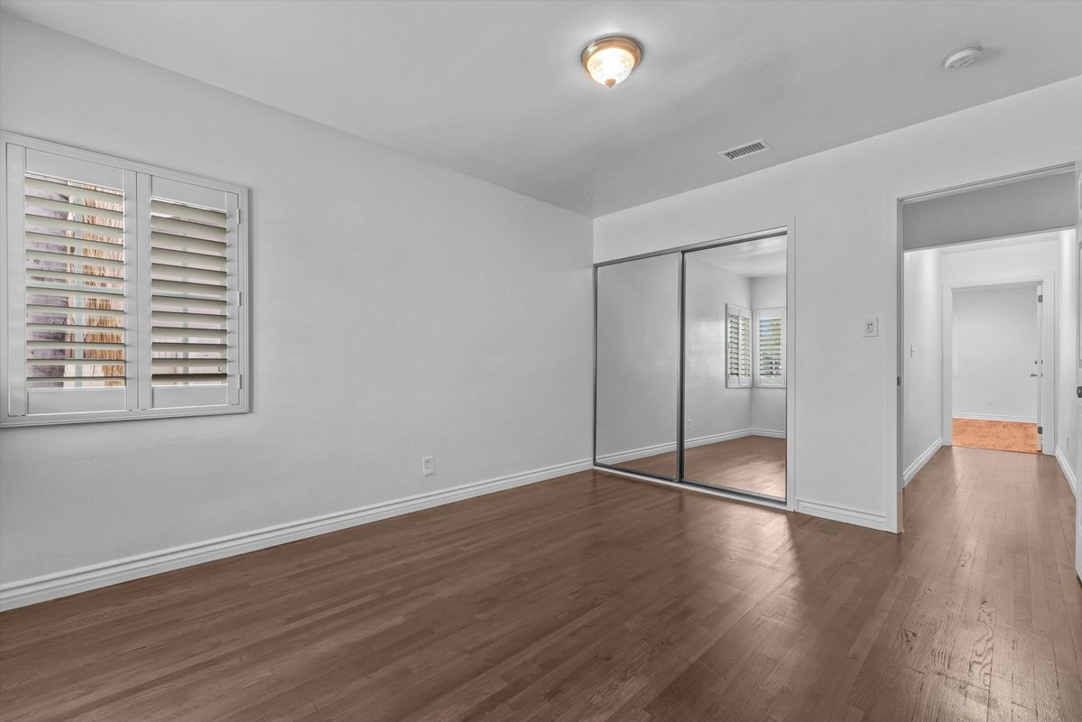 Building Photo - 14403 Benfield Ave