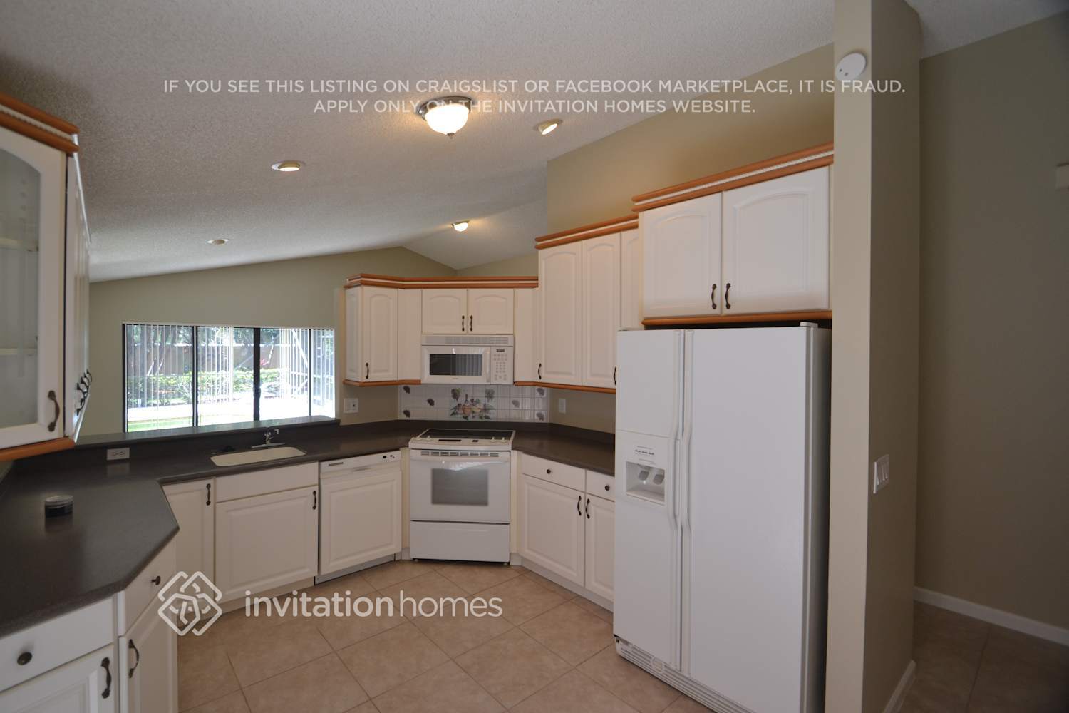 Building Photo - 2528 La Cristal Cir