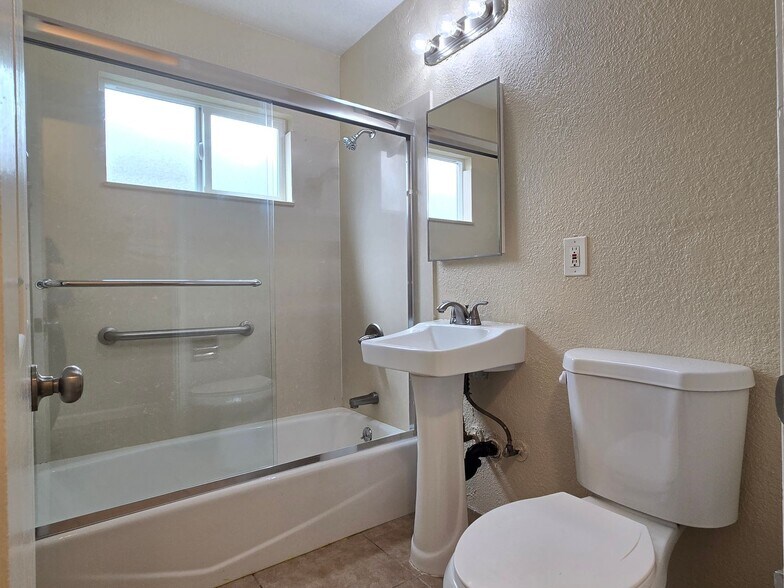 Building Photo - 515 E William St