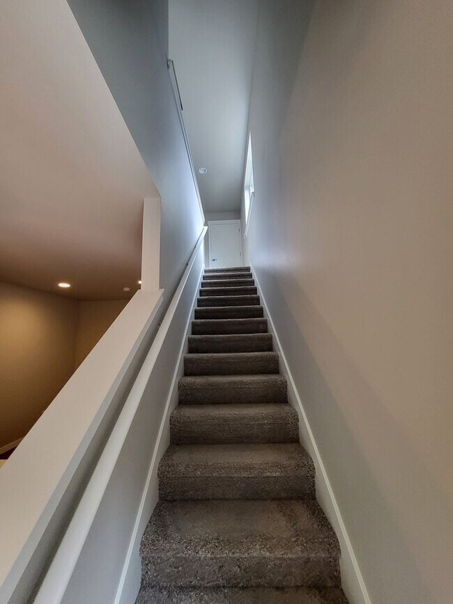 Building Photo - 61570 SE Lucia St