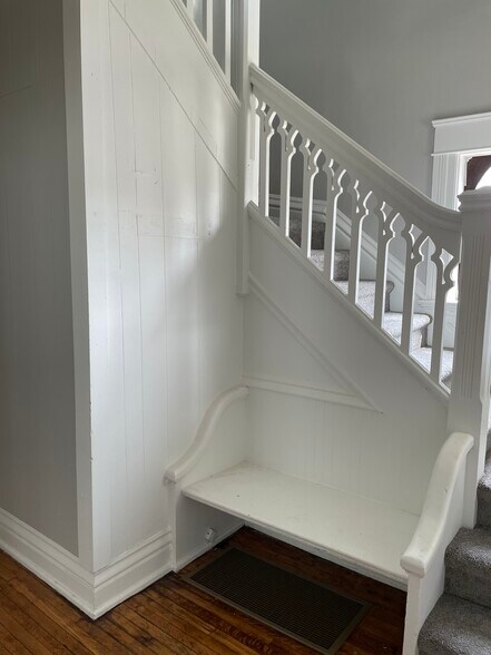 Building Photo - 114 W Taber St