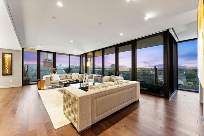 Building Photo - 3433 Westheimer Rd