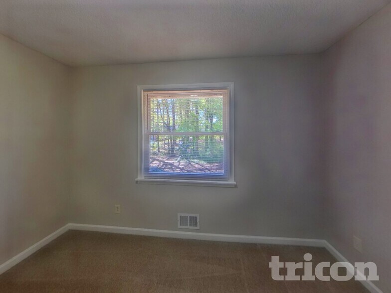 Building Photo - 2574 Northbrook Rd