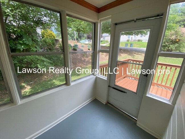 Building Photo - Two Bedroom Home In Salem with Spacious Ya...