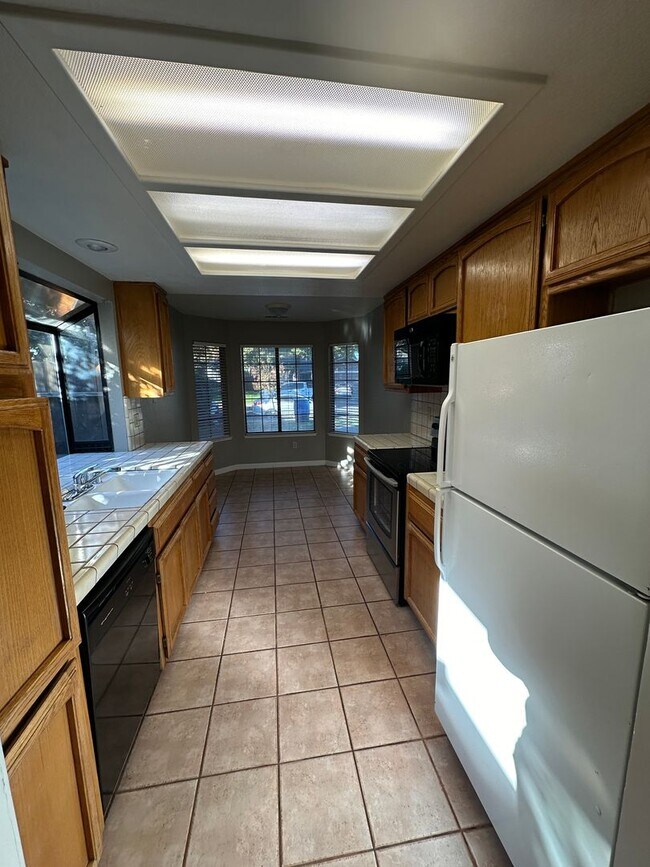 Building Photo - No Deposit