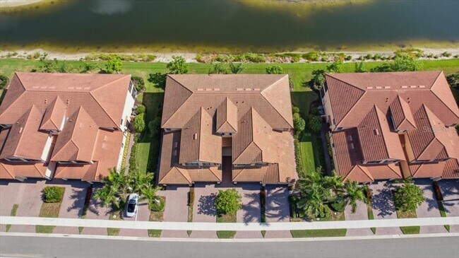 Building Photo - 10792 Tarflower Dr