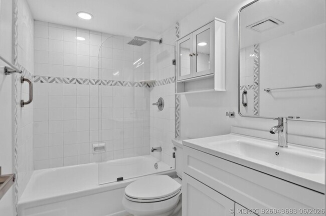 Building Photo - 3045 Cornwall C