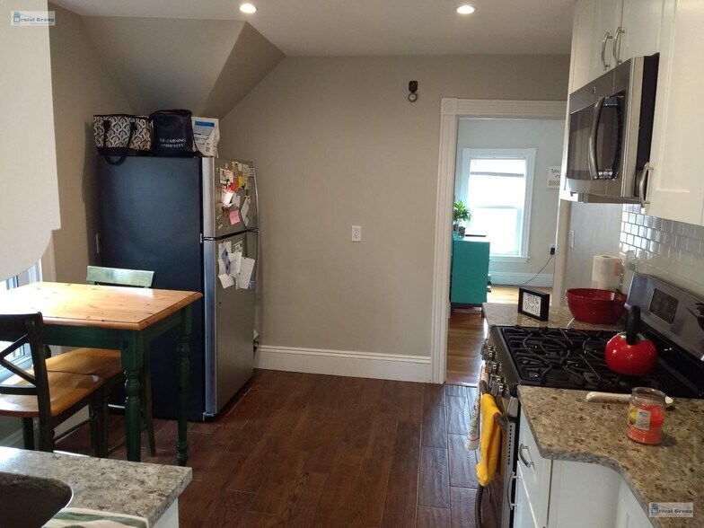 Building Photo - 26 Rand St