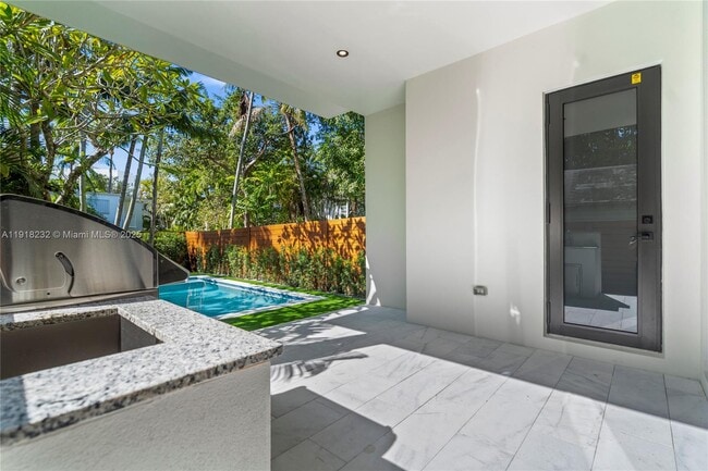 Building Photo - 3026 Aviation Ave