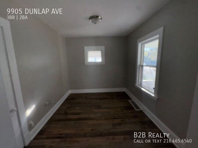 Building Photo - 9905 Dunlap Ave