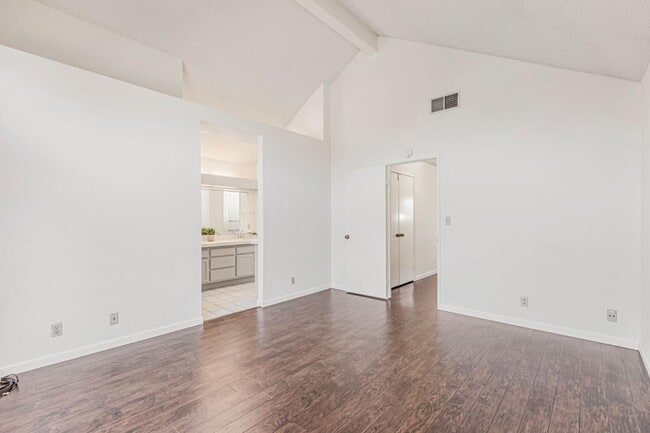 Building Photo - 39737 Potrero Dr