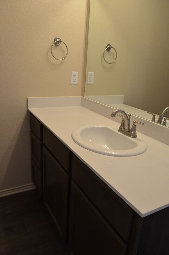 Building Photo - 1701 Castroville Trl