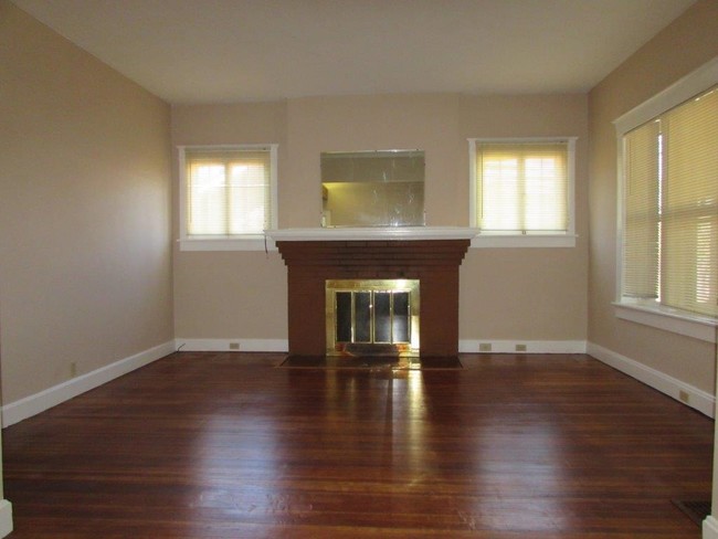 Interior Photo - 2609 Hillcrest Ave