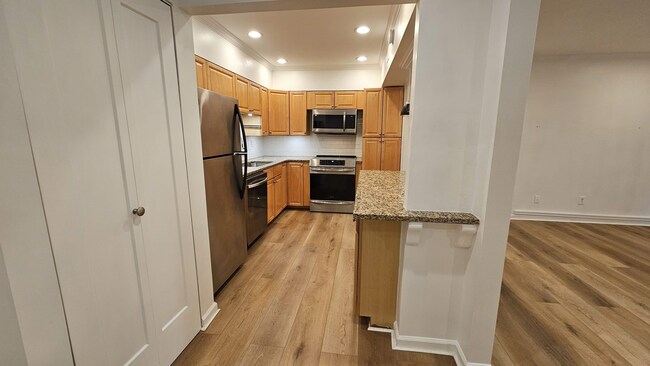 Building Photo - 3107 Colonial Way