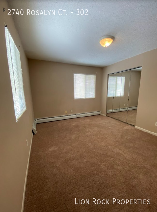 Building Photo - 2740 Rosalyn Ct
