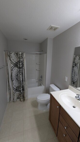 Main room ensuite bathroom - 7535 S 30th Run