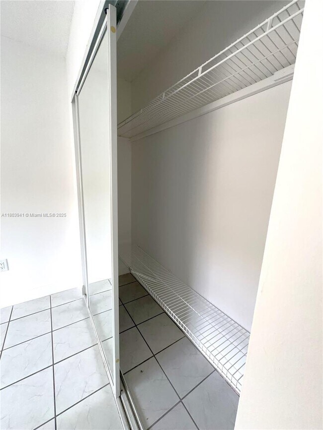 Building Photo - 3562 W 80th St