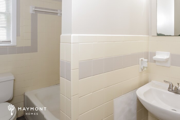 Building Photo - 111 Grant Dr