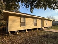 Building Photo - FOR RENT in Sunset!