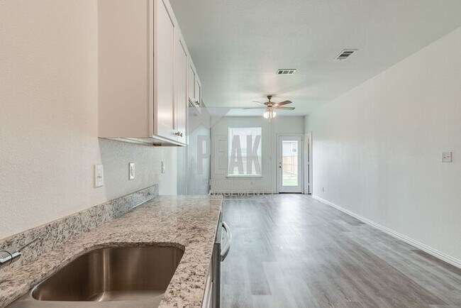 Building Photo - $1630! 3 Bed 2 1/2 Bath home in FORT WORTH!