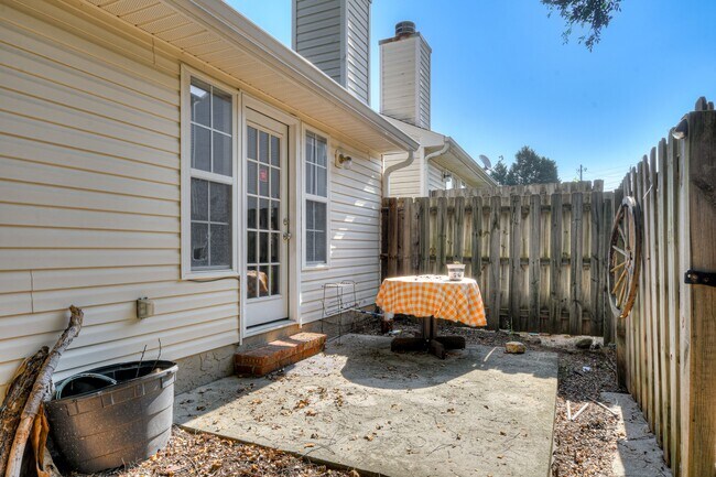 Building Photo - 2014 Emerald Bay Dr
