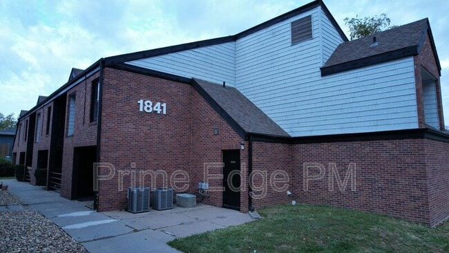 Primary Photo - 1841 Ridgehaven Ct