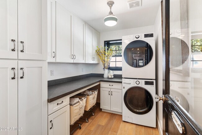Building Photo - 3048 N 45th St