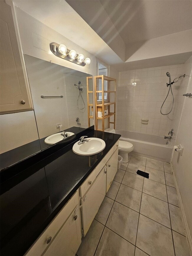 Building Photo - 7900 Westheimer Rd