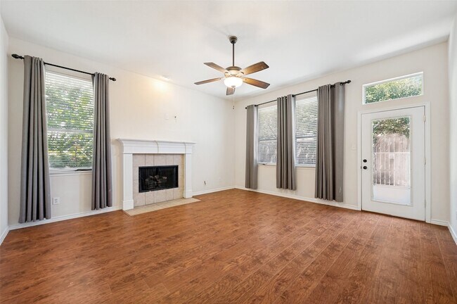 Building Photo - 1615 Bur Oak Dr