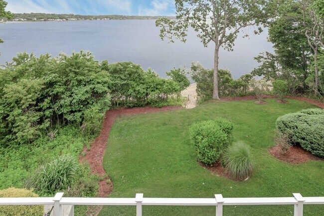 Building Photo - 11 Bay View Dr