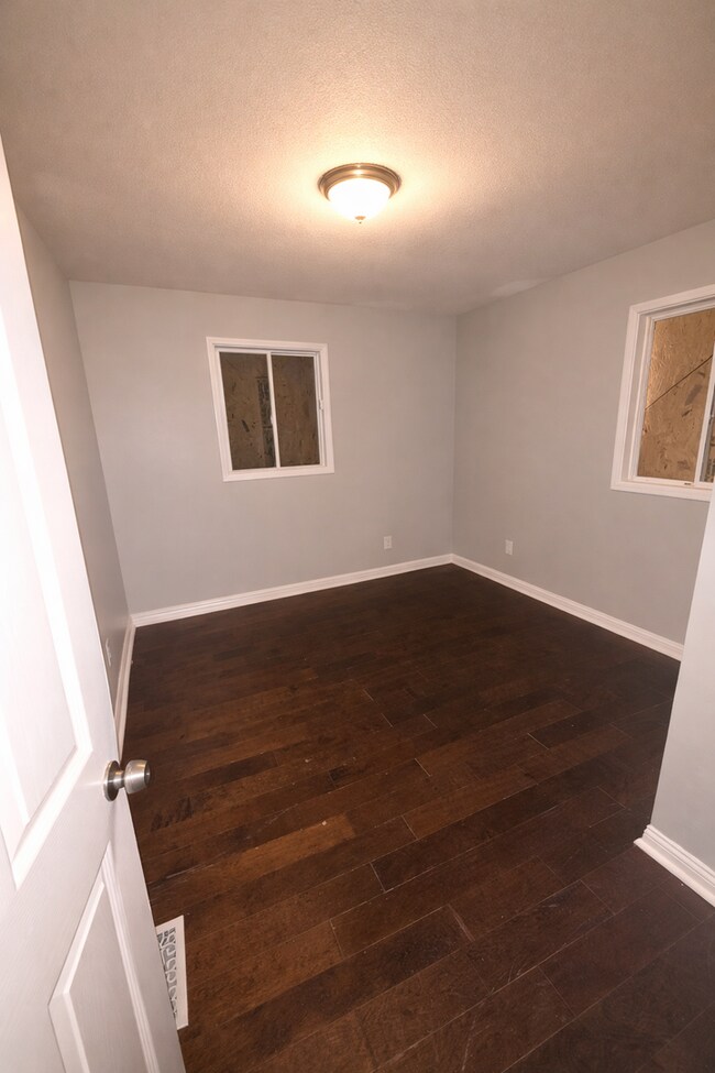 Building Photo - LIMITED TIME**1/2 OFF DEPOSIT**