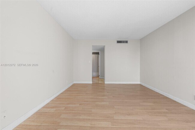 Building Photo - 3401 N Country Club Dr