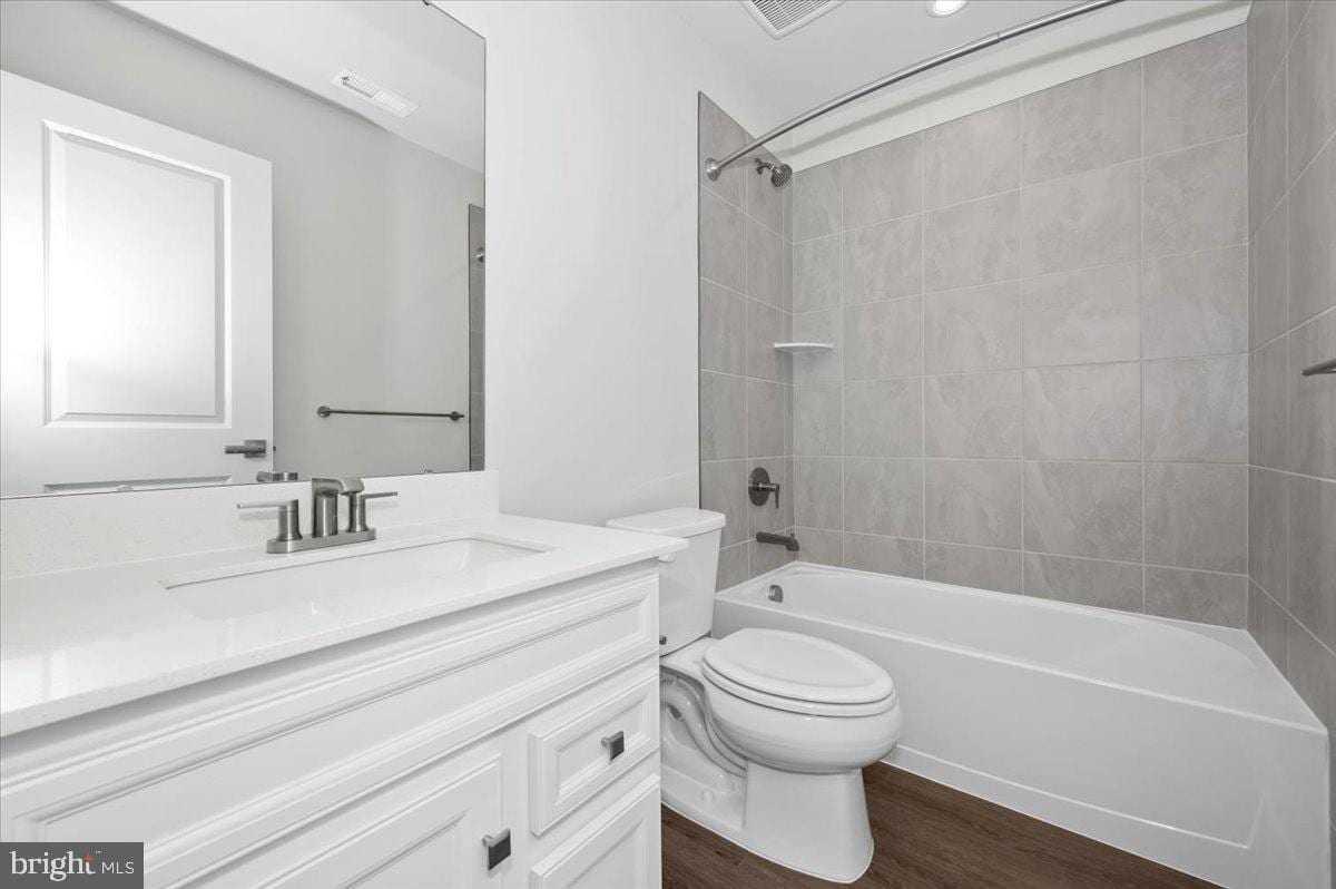 Full Bath 1 - Main Level - 19822 Habitat Ter