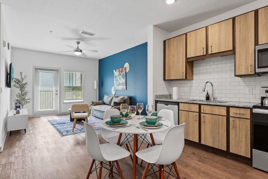 Primary Photo - 14531 Star Water Rd