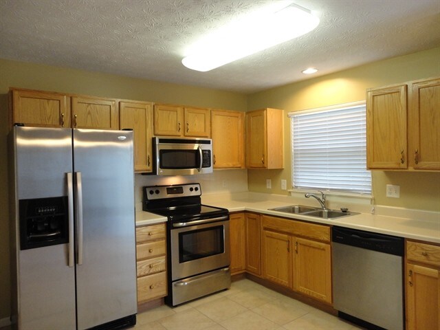 Building Photo - 1441 Scenic River Dr