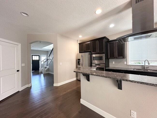 Building Photo - Stunning Modern 5 Bed 3 Bath Home in North...