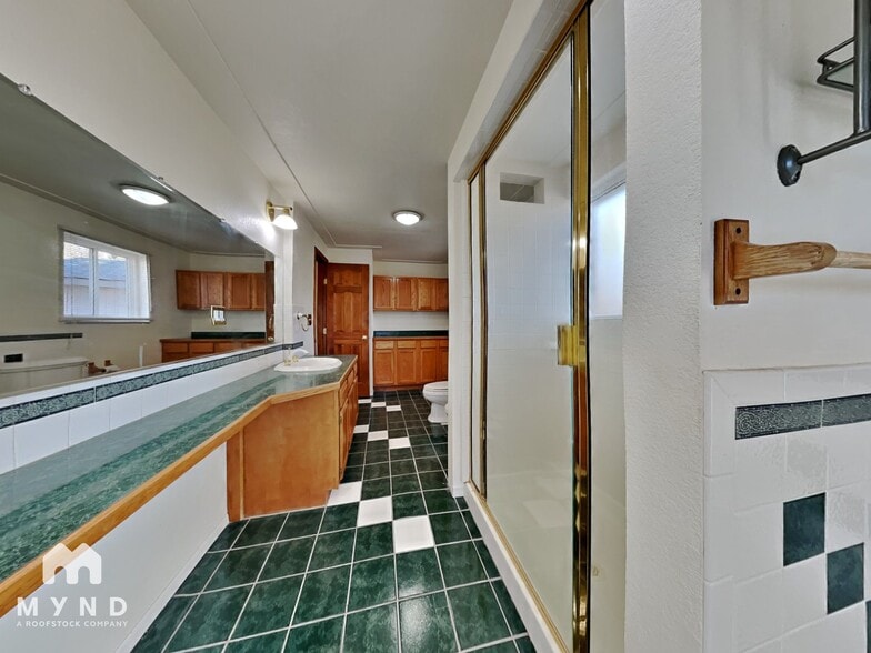 Building Photo - 775 S Braun St