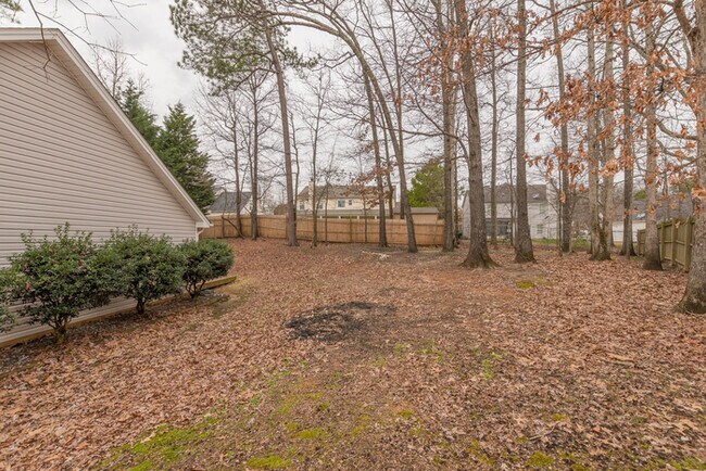 Building Photo - 3 BD 2 BA  Fenced Ranch with Bonus Room